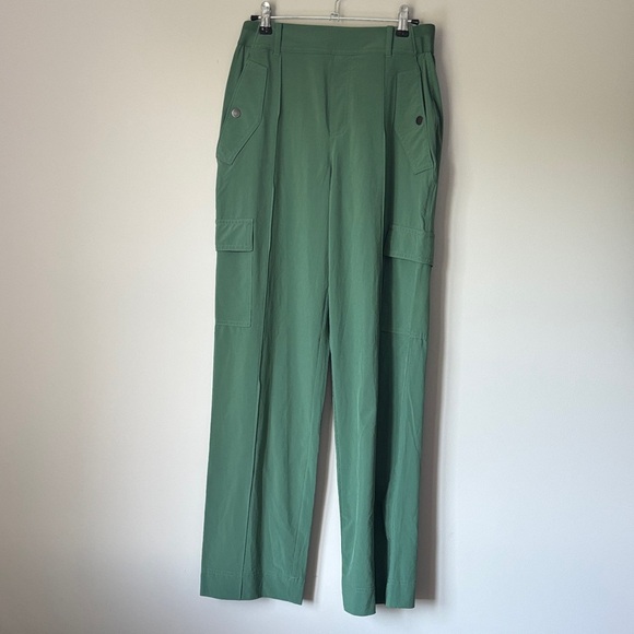 Athleta Highwaist Women's wide legs Green Cargo Pants size 2 - Picture 4 of 10